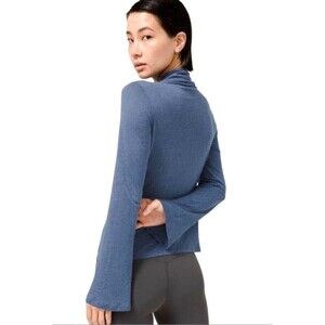 Lululemon Womens Day to Light Long Sleeve Top Size 8 Linen Blend